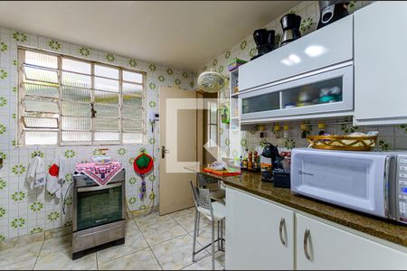 Casa à venda com 300m², 4 quartos e 3 vagas Casa à venda com 300m², 4 quartos e 3 vagasCozinha