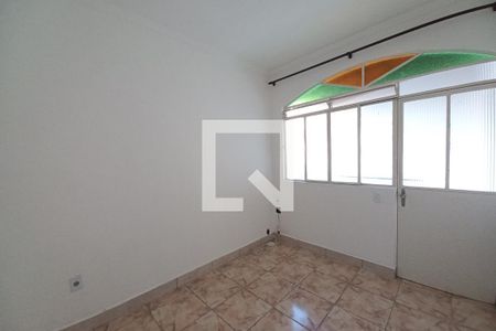 Sala de casa para alugar com 2 quartos, 70m² em Piratininga (venda Nova), Belo Horizonte