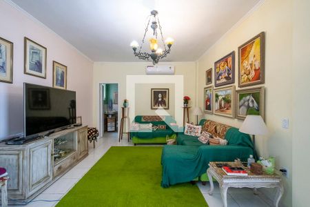 Sala de casa à venda com 4 quartos, 329m² em Vila Nova, Porto Alegre