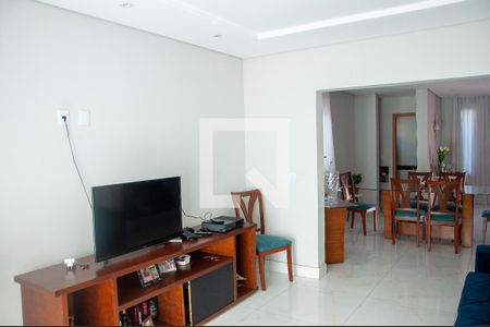 Sala de TV de casa à venda com 5 quartos, 620m² em Cabral, Contagem