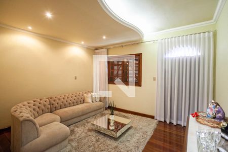 Sala 1 de casa à venda com 4 quartos, 250m² em Ouro Preto, Belo Horizonte