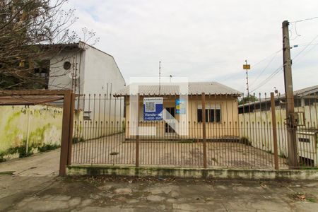 Fachada de casa à venda com 2 quartos, 500m² em Fátima, Canoas