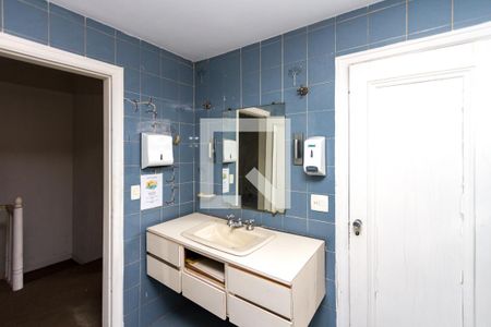 Casa à venda com 401m², 12 quartos e 5 vagas Casa à venda com 401m², 12 quartos e 5 vagasBanheiro 1