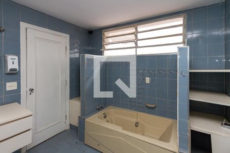 Casa à venda com 401m², 12 quartos e 5 vagas Casa à venda com 401m², 12 quartos e 5 vagasBanheiro 1