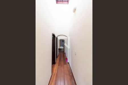 Corredor de casa à venda com 3 quartos, 300m² em Jardim Triana, São Paulo