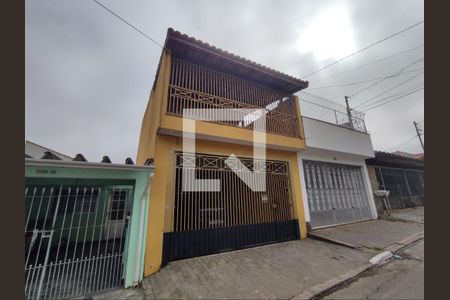 Casa à venda com 155m², 3 quartos e 2 vagas Casa à venda com 155m², 3 quartos e 2 vagasFachada
