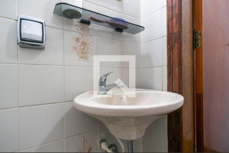 Lavabo de casa para alugar com 4 quartos, 280m² em Jardim Pinheiros, São Paulo