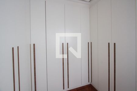 Closet Suíte 1 de casa à venda com 4 quartos, 819m² em Jardim Cordeiro, São Paulo