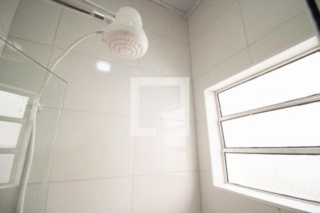 Banheiro de casa para alugar com 1 quarto, 35m² em Jardim Robru, São Paulo