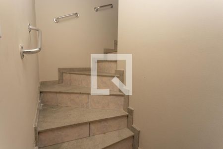 Escada de entrada de casa para alugar com 2 quartos, 120m² em Piraporinha, Diadema