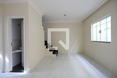 Sala de casa de condomínio para alugar com 3 quartos, 70m² em Santa Teresinha, São Paulo