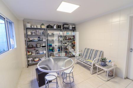 Casa à venda com 490m², 4 quartos e 4 vagas Casa à venda com 490m², 4 quartos e 4 vagasCozinha