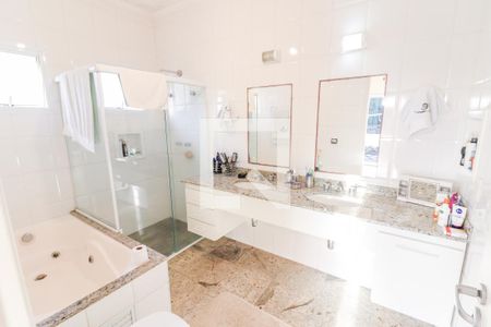 Casa à venda com 490m², 4 quartos e 4 vagas Casa à venda com 490m², 4 quartos e 4 vagasSuite 3 e 4 ( Master )