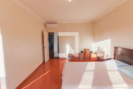 Casa à venda com 490m², 4 quartos e 4 vagas Casa à venda com 490m², 4 quartos e 4 vagasSuite 3 e 4 ( Master )