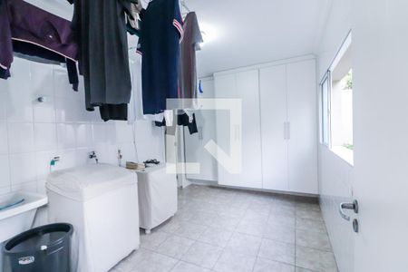 Casa à venda com 490m², 4 quartos e 4 vagas Casa à venda com 490m², 4 quartos e 4 vagasLavanderia