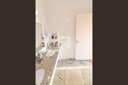 Casa à venda com 490m², 4 quartos e 4 vagas Casa à venda com 490m², 4 quartos e 4 vagasSuite 3 e 4 ( Master )