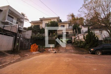 Fachada de casa à venda com 3 quartos, 300m² em Nossa Senhora das Graças, Canoas