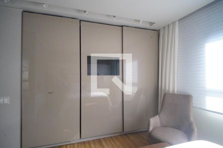 Closet com Tv embutido de kitnet/studio para alugar com 1 quarto, 50m² em Petrópolis, Porto Alegre