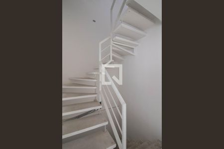 Escada de casa de condomínio à venda com 3 quartos, 237m² em Parque Renato Maia, Guarulhos