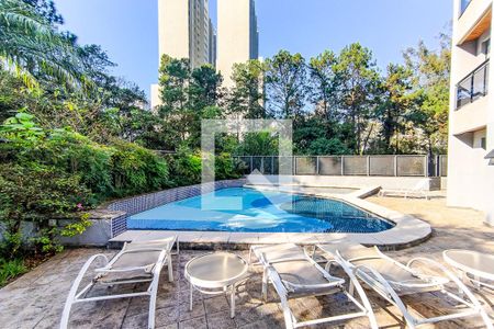 Apartamento à venda com 170m², 4 quartos e 4 vagas Apartamento à venda com 170m², 4 quartos e 4 vagasÁrea Comum - Piscina