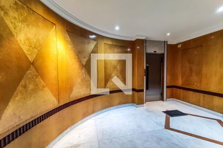 Apartamento à venda com 170m², 4 quartos e 4 vagas Apartamento à venda com 170m², 4 quartos e 4 vagasÁrea Comum - Hall Social