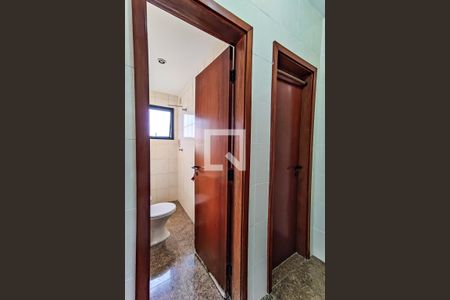 Apartamento à venda com 170m², 4 quartos e 4 vagas Apartamento à venda com 170m², 4 quartos e 4 vagasÁrea de Serviço - Quarto e Banheiro