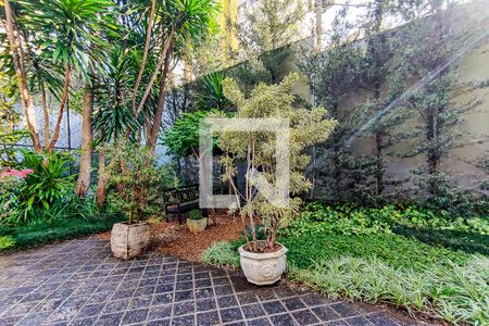 Apartamento à venda com 170m², 4 quartos e 4 vagas Apartamento à venda com 170m², 4 quartos e 4 vagasÁrea Comum - Jardim