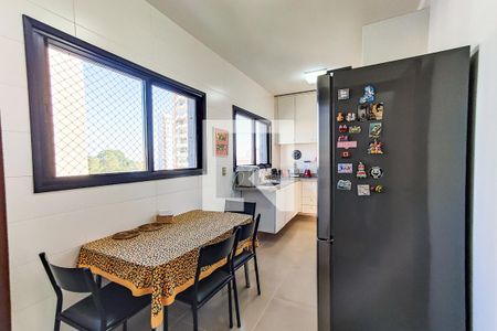 Apartamento à venda com 170m², 4 quartos e 4 vagas Apartamento à venda com 170m², 4 quartos e 4 vagasCozinha