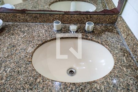 Apartamento à venda com 170m², 4 quartos e 4 vagas Apartamento à venda com 170m², 4 quartos e 4 vagasBanheiro Suíte 02