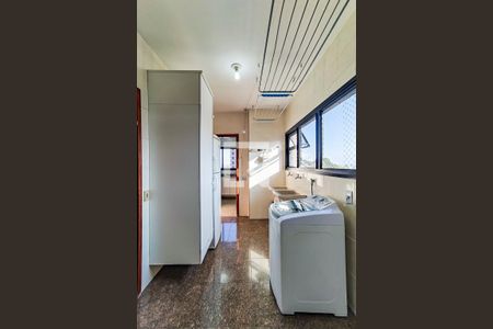 Apartamento à venda com 170m², 4 quartos e 4 vagas Apartamento à venda com 170m², 4 quartos e 4 vagasÁrea de Serviço