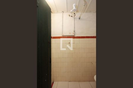 Banheiro de kitnet/studio para alugar com 1 quarto, 27m² em Liberdade, São Paulo