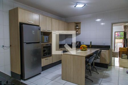 Cozinha de casa à venda com 3 quartos, 129m² em Vila Canero, São Paulo