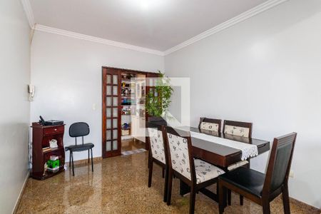 Casa à venda com 200m², 3 quartos e 2 vagasSala