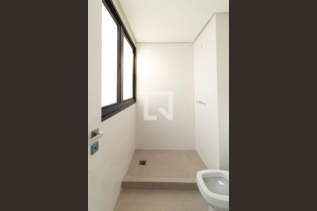 Banheiro de apartamento à venda com 1 quarto, 83m² em Menino Deus, Porto Alegre