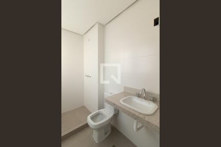 Banheiro de apartamento à venda com 1 quarto, 83m² em Menino Deus, Porto Alegre