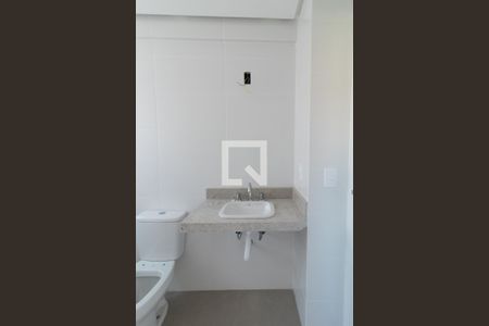 Banheiro de apartamento à venda com 2 quartos, 151m² em Menino Deus, Porto Alegre