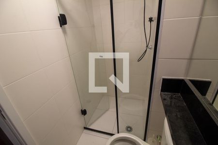 banheiro de kitnet/studio para alugar com 1 quarto, 26m² em Jardim Caravelas, São Paulo