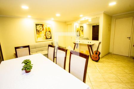 Sala de casa de condomínio à venda com 3 quartos, 170m² em Jardim Ester, São Paulo