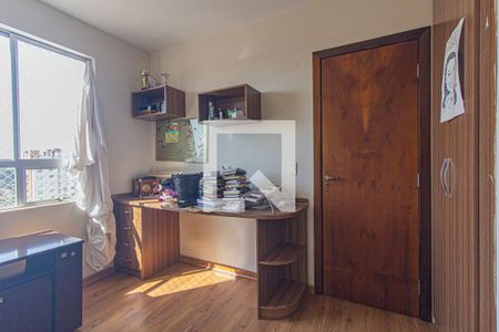 Quarto 1 de apartamento para alugar com 3 quartos, 85m² em Cristo Rei, Curitiba