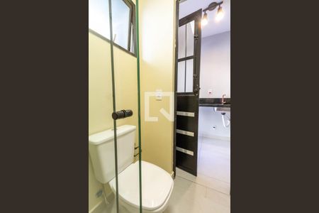 Banheiro de kitnet/studio para alugar com 1 quarto, 20m² em Vila Marlene, São Bernardo do Campo