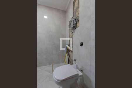 Casa para alugar com 300m², 3 quartos e 6 vagas Casa para alugar com 300m², 3 quartos e 6 vagasBanheiro Suíte 3