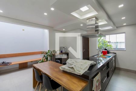 Casa para alugar com 300m², 3 quartos e 6 vagas Casa para alugar com 300m², 3 quartos e 6 vagasCozinha