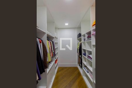 Casa para alugar com 300m², 3 quartos e 6 vagas Casa para alugar com 300m², 3 quartos e 6 vagasCloset Suíte 3
