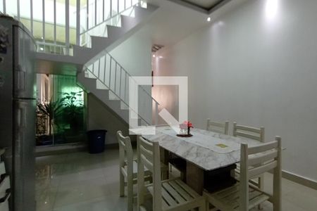 Casa à venda com 250m², 3 quartos e 6 vagas Casa à venda com 250m², 3 quartos e 6 vagasCozinha