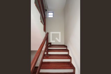 Escada de casa à venda com 3 quartos, 260m² em Jardim Tietê, São Paulo