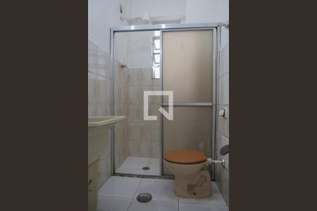 Banheiro de kitnet/studio para alugar com 1 quarto, 21m² em Boqueirão, Santos