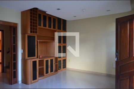 Sala de casa para alugar com 4 quartos, 190m² em Taquara, Rio de Janeiro