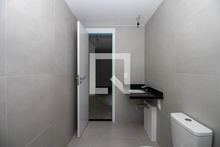 Banheiro de kitnet/studio à venda com 1 quarto, 43m² em Auxiliadora, Porto Alegre
