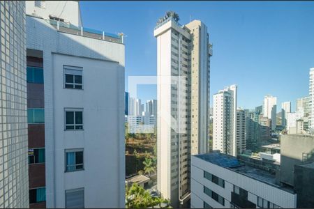 Sala de apartamento à venda com 2 quartos, 60m² em Belvedere, Belo Horizonte