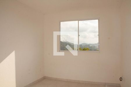 Sala de apartamento para alugar com 2 quartos, 42m² em Cerâmica, Nova Iguaçu